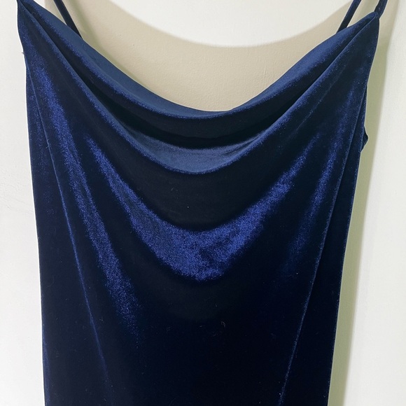 Women’s Dark Blue Velvet gown with slit and cowl neck. Jump Apparel “PL” size - Picture 4 of 9